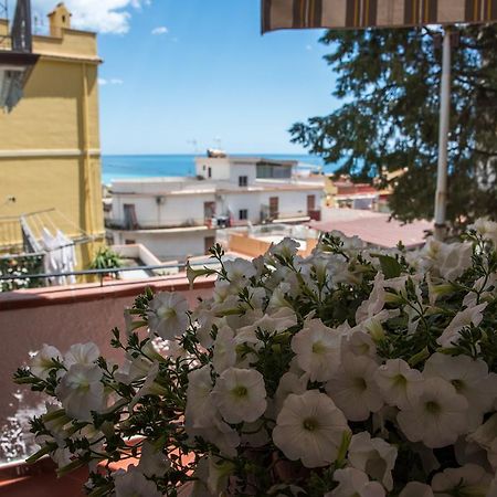 La Maison Doree Giardini Naxos Pokoj fotografie